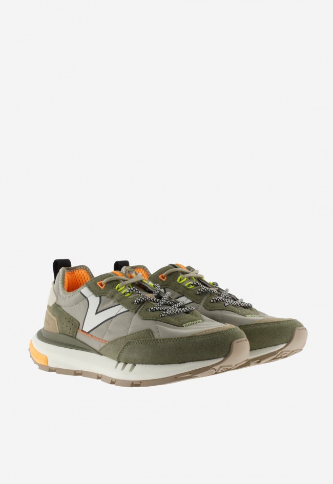Sneakers Victoria Wing Evo para hombre – diseño técnico en color kaki con estilo urbano