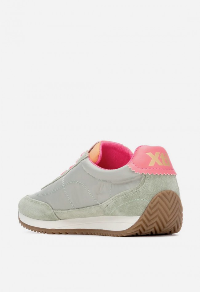 Zapatillas planas kaki XTI 14520902 de mujer con diseño fresco y estilo casual