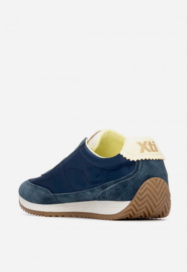 Zapatillas planas XTI 14520901 marino de mujer con diseño fresco y estilo casual