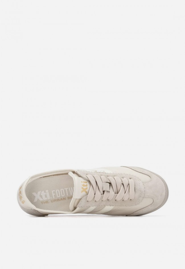 Zapatillas planas XTI 14521808 de mujer con banda lateral y estilo casual moderno