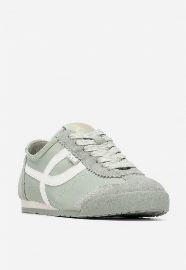 Zapatillas planas XTI 14521808 kaki de mujer con banda lateral y estilo casual moderno