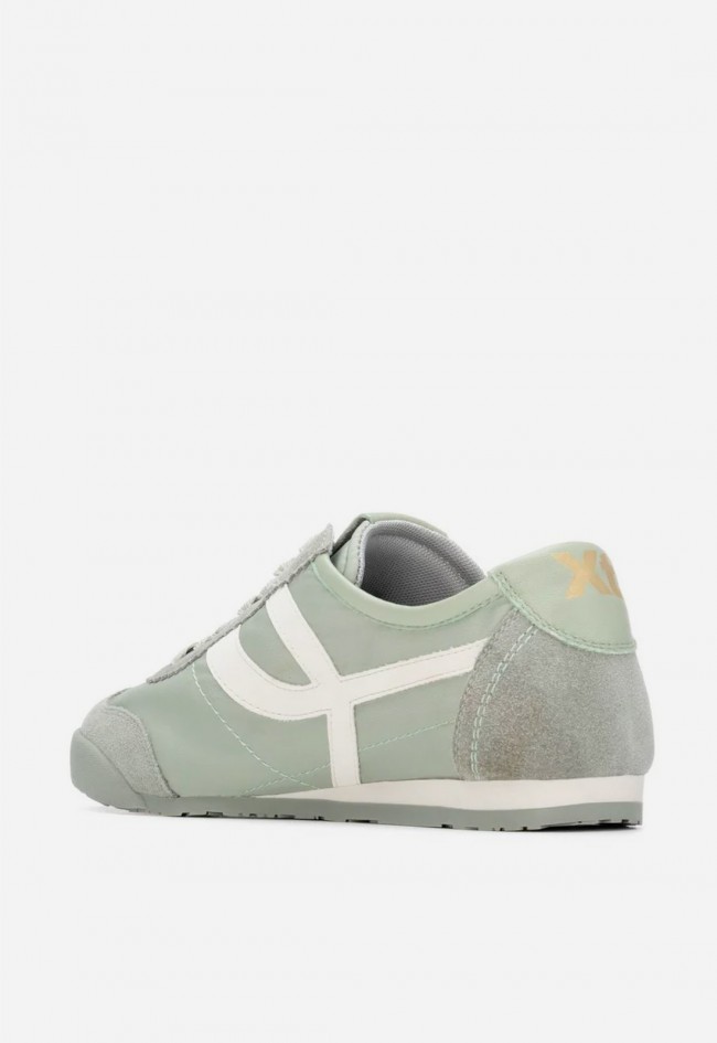 Zapatillas planas XTI 14521808 kaki de mujer con banda lateral y estilo casual moderno