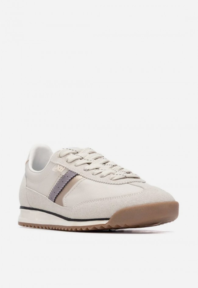 Zapatillas planas XTI 14509001 beige de mujer con estilo retro urbano y diseño vegano