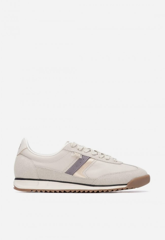 Zapatillas planas XTI 14509001 beige de mujer con estilo retro urbano y diseño vegano