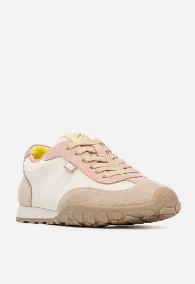 Zapatillas planas XTI 14521304 beige de mujer con diseño fresco y estilo casual