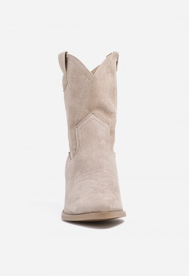 Botín cowboy de mujer Niko Amore de piel modelo 20192 en color taupe, de inspiración western y diseño atemporal.