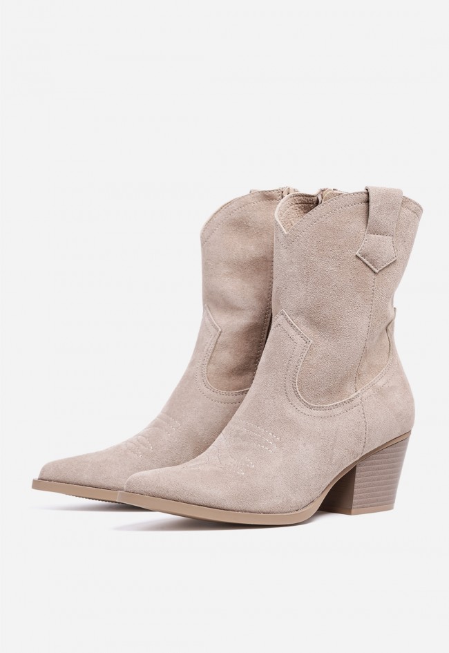 Botín cowboy de mujer Niko Amore de piel modelo 20192 en color taupe, de inspiración western y diseño atemporal.