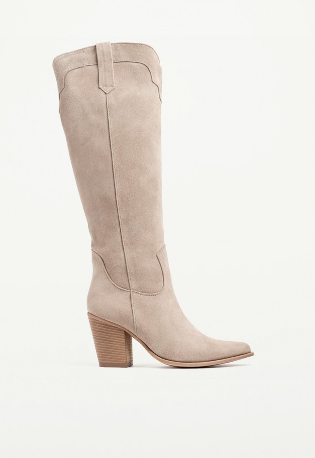 Bota cowboy alta de mujer en piel color arena GLO Sexy – estilo western con personalidad