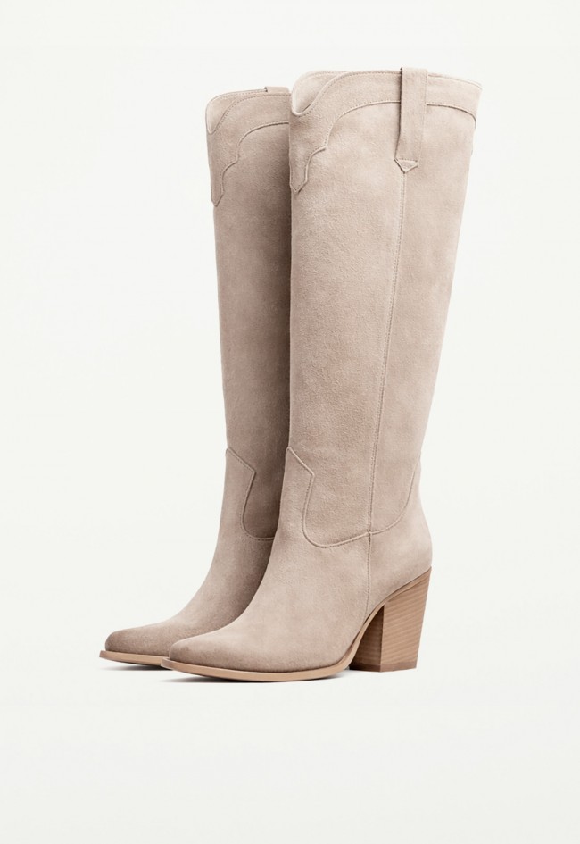 Bota cowboy alta de mujer en piel color arena GLO Sexy – estilo western con personalidad