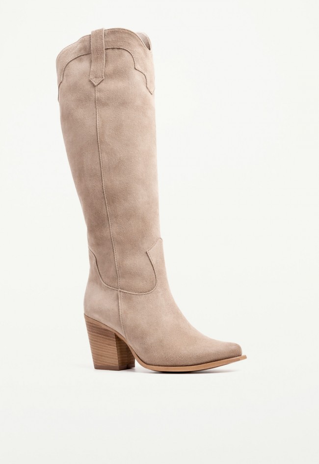 Bota cowboy alta de mujer en piel color arena GLO Sexy – estilo western con personalidad