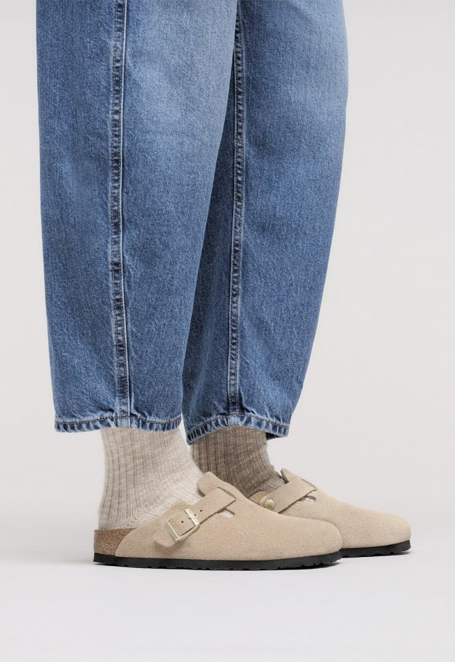 Zueco Birkenstock Boston Mujer en Ante – Icono Casual con Confort Anatómico