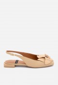 Bailarina Destalonada Ángel Alarcón Rosina Camel en Piel – Elegancia Floral y Confort Diario