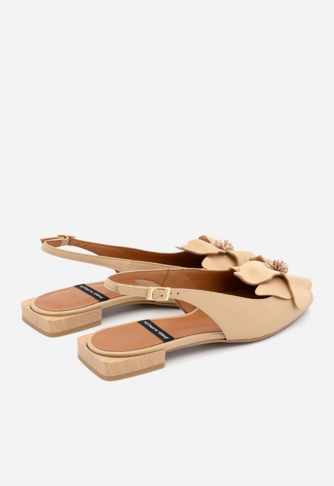 Bailarina Destalonada Ángel Alarcón Rosina Camel en Piel – Elegancia Floral y Confort Diario
