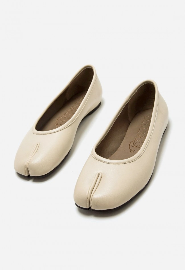 Bailarina Mustang Tabatha Mujer Vegana Blanco Roto – Diseño Tabi Minimalista