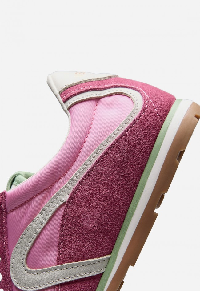 Sneaker mujer Verbenas Jamaica Pixel rosa – zapatillas retro cómodas y ligeras made in Spain