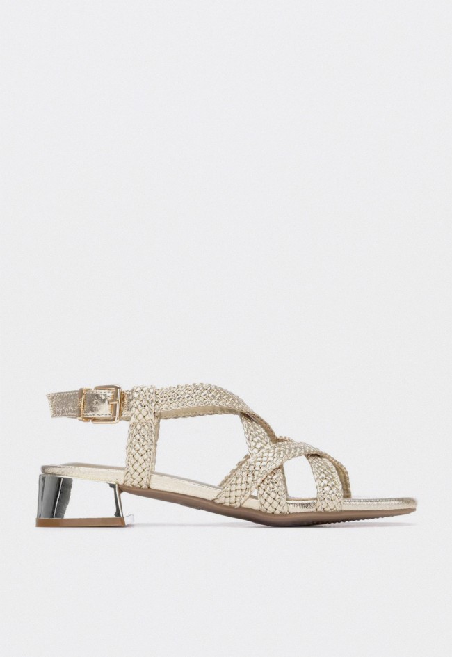 Sandalia Xti 14525901 oro mujer – sandalia multitiras con tacón bajo metalizado