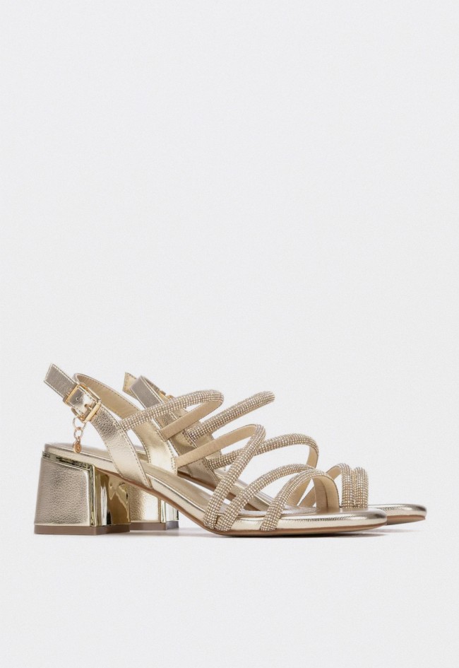 Sandalia Xti 14526001 oro mujer – sandalia multitiras con strass y tacón bajo metalizado
