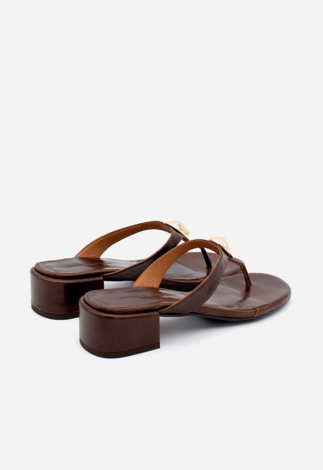 Sandalia Ángel Alarcón Zelma mujer – sandalia de dedo piel marrón tacón bajo elegante