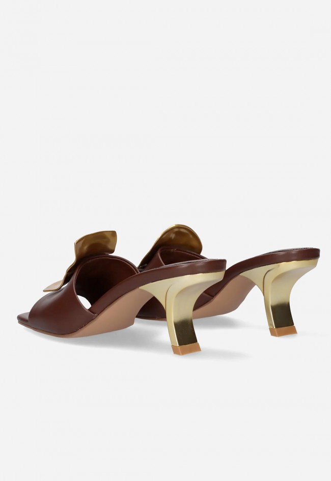 Sandalias Exé NINA-212 marrón con tacón y adorno dorado elegantes de mujer