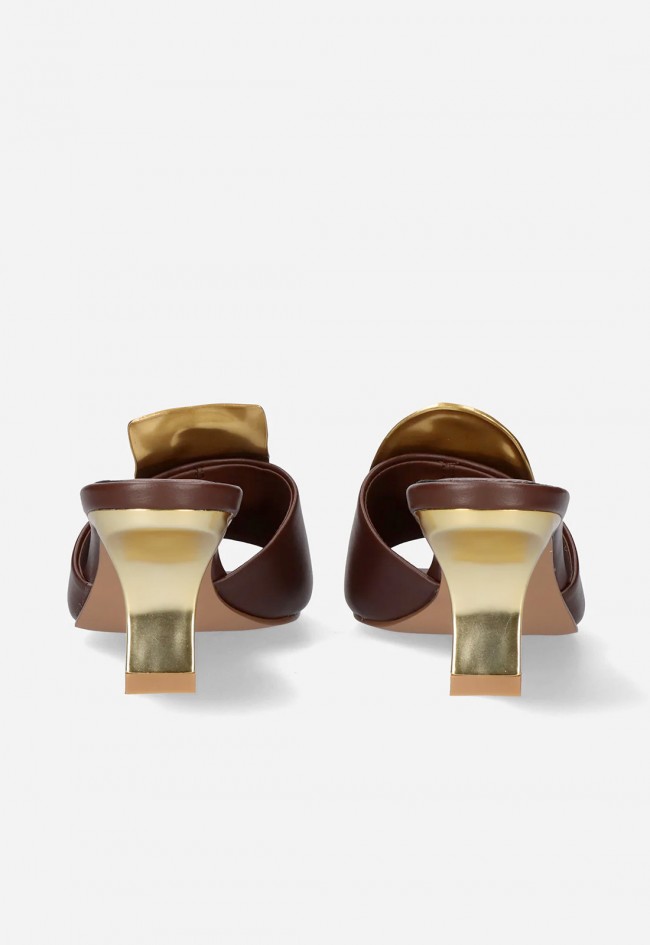 Sandalias Exé NINA-212 marrón con tacón y adorno dorado elegantes de mujer
