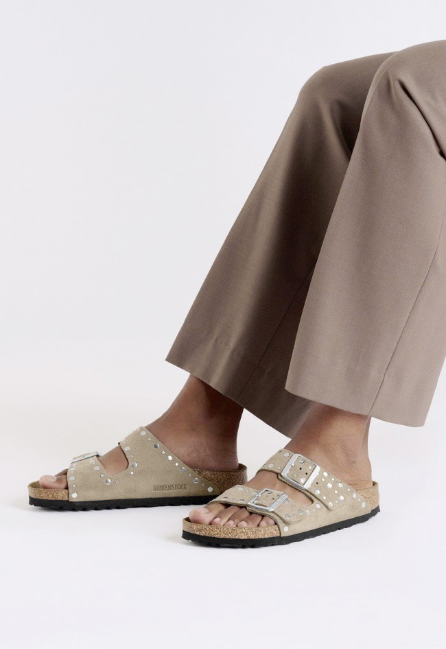 Sandalias Birkenstock Arizona Rivet taupe en ante – confort anatómico y estilo icónico