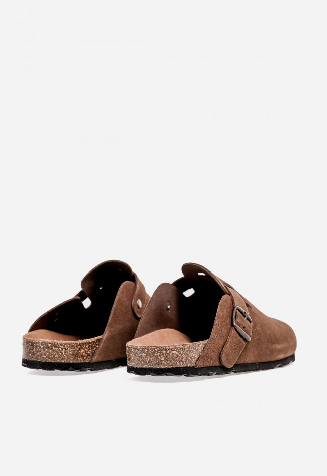 Zueco de hombre VAS 355 en piel marrón – comodidad natural y estilo casual