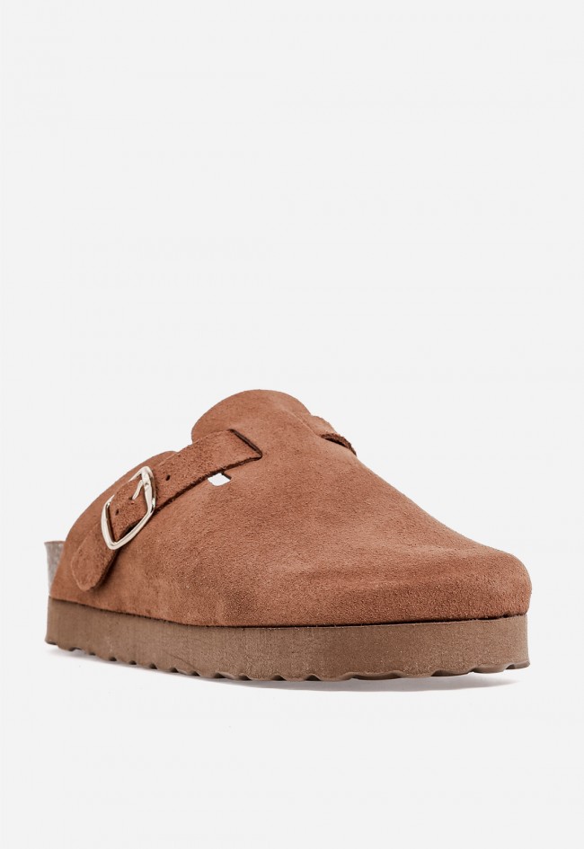 Zueco de mujer VAS 15387 en piel color cuero – comodidad natural y estilo casual atemporal