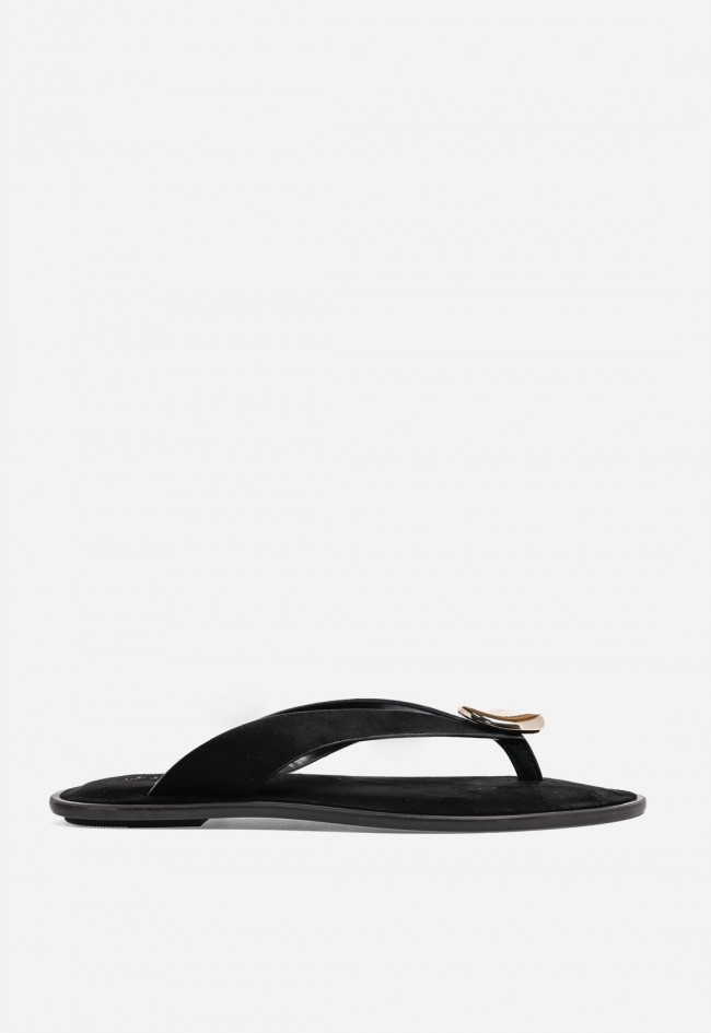 Sandalia de mujer Why Pink? M6445 negra con detalle metálico trendy