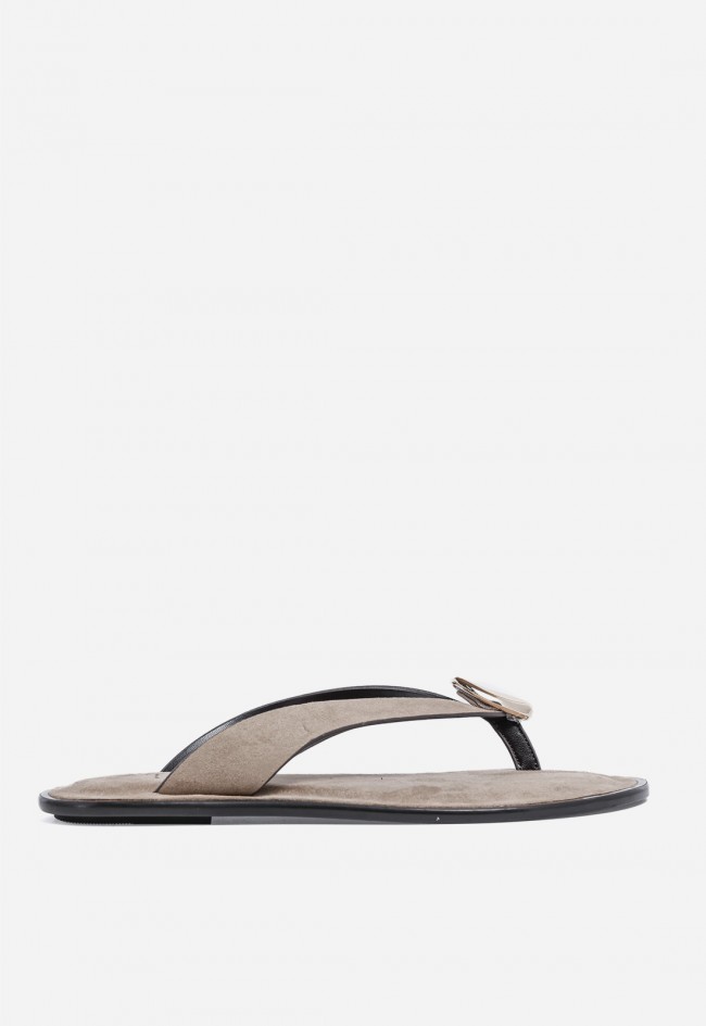 Sandalia de mujer Why Pink? M6445 color arena con detalle metálico trendy