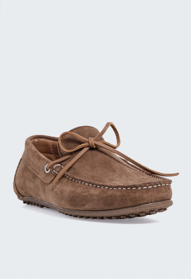 Mocasín náutico de piel serraje marrón para hombre — estilo casual y confort ligero Benson 83611