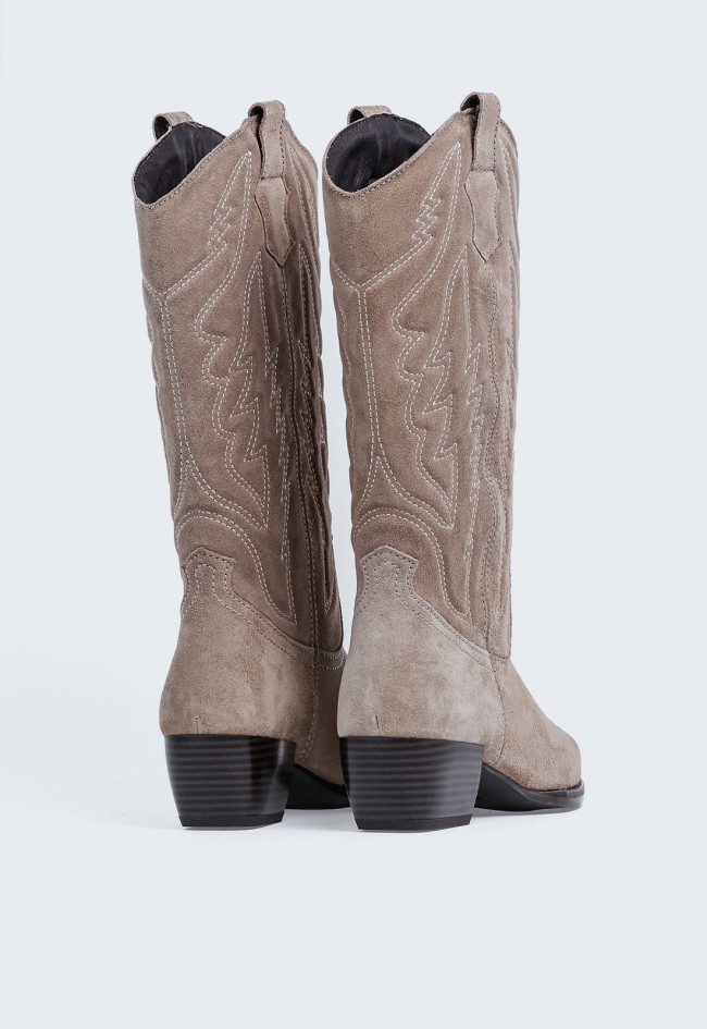 Bota cowboy de piel GLO Suevia 7477 color arena: actitud western y estilo irresistible