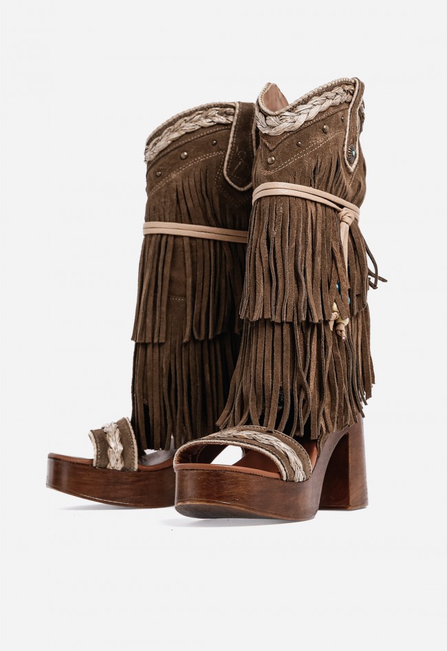 Sandalia boho Nemonic 2098 en piel color cuero: espíritu libre con tacón de impacto