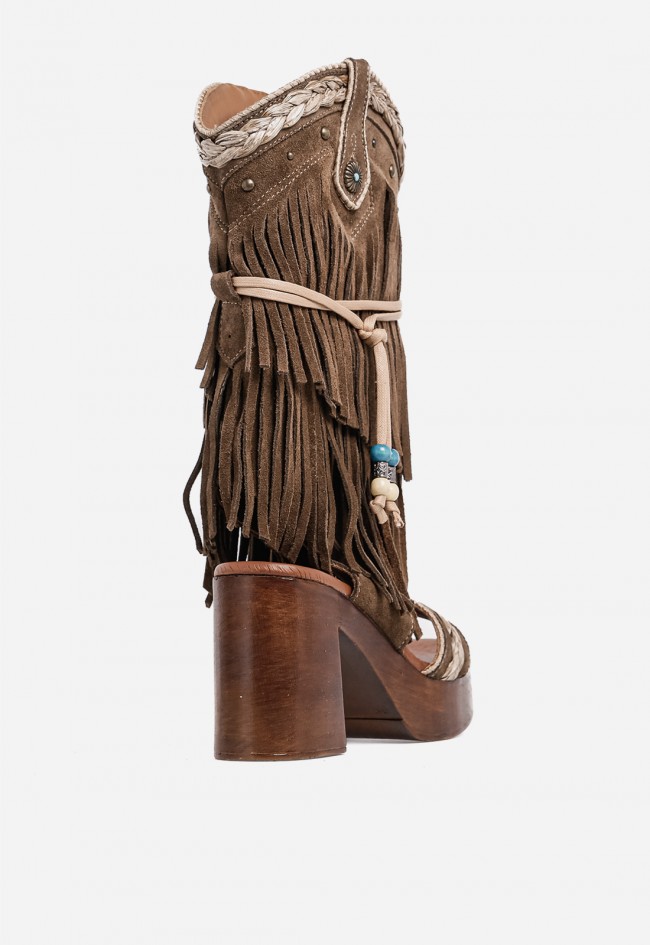 Sandalia boho Nemonic 2098 en piel color cuero: espíritu libre con tacón de impacto