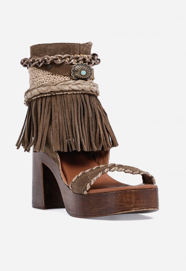 Sandalia boho Nemonic 2502 en piel color cuero: alma artesanal y estilo festival premium