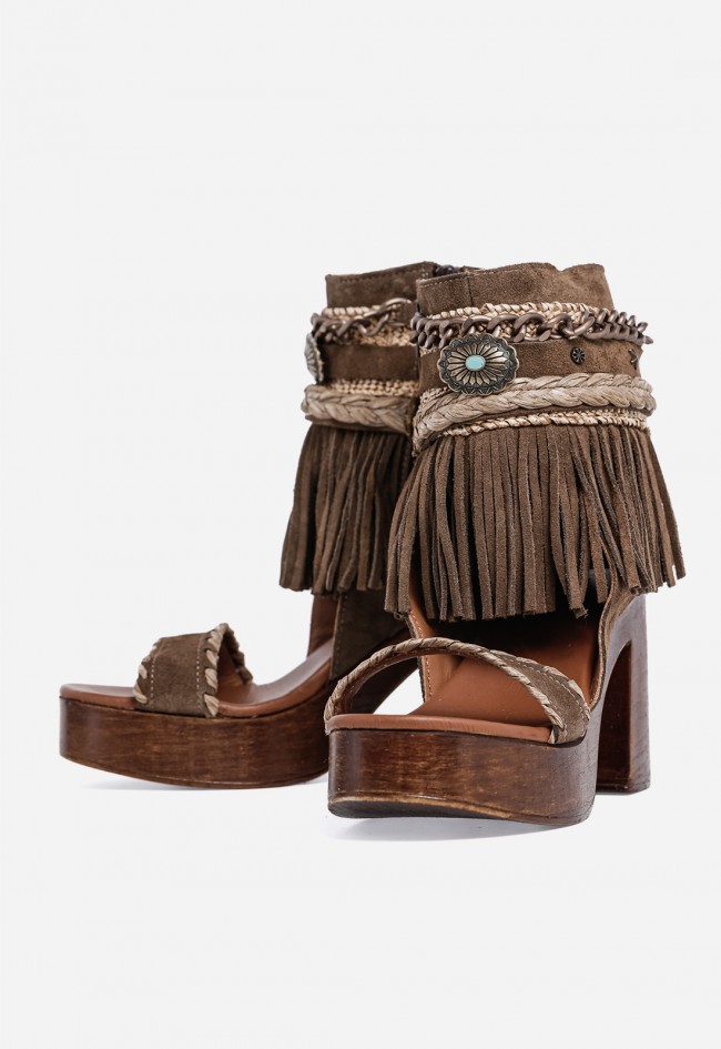 Sandalia boho Nemonic 2502 en piel color cuero: alma artesanal y estilo festival premium