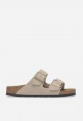 Sandalia bio Birkenstock Arizona de ante color arena para mujer – icono comfy con estilo natural