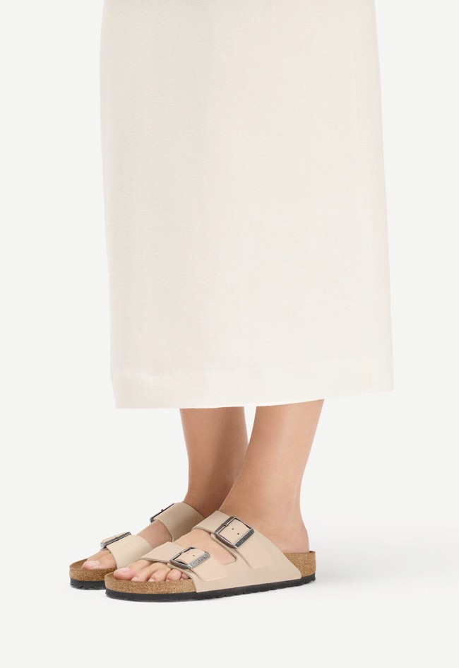 Sandalias Birkenstock Arizona Birko-Flor beige: icono comfy minimalista para un verano effortless
