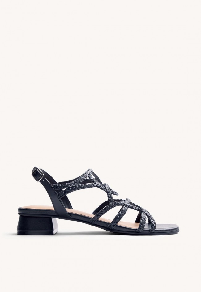 Sandalias negras de piel trenzada Gioseppo Bilice: elegancia cómoda para tus looks impecables