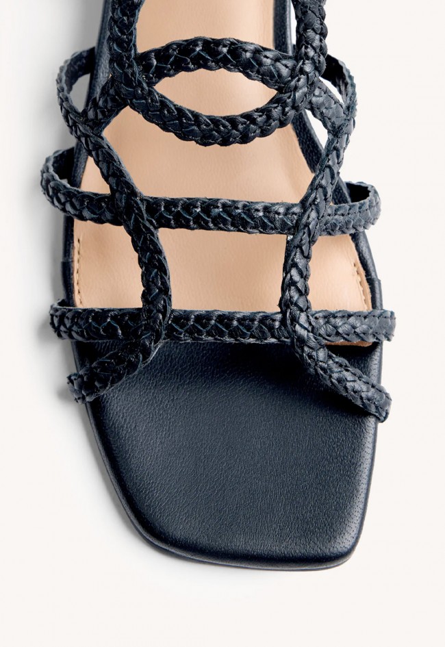 Sandalias negras de piel trenzada Gioseppo Bilice: elegancia cómoda para tus looks impecables