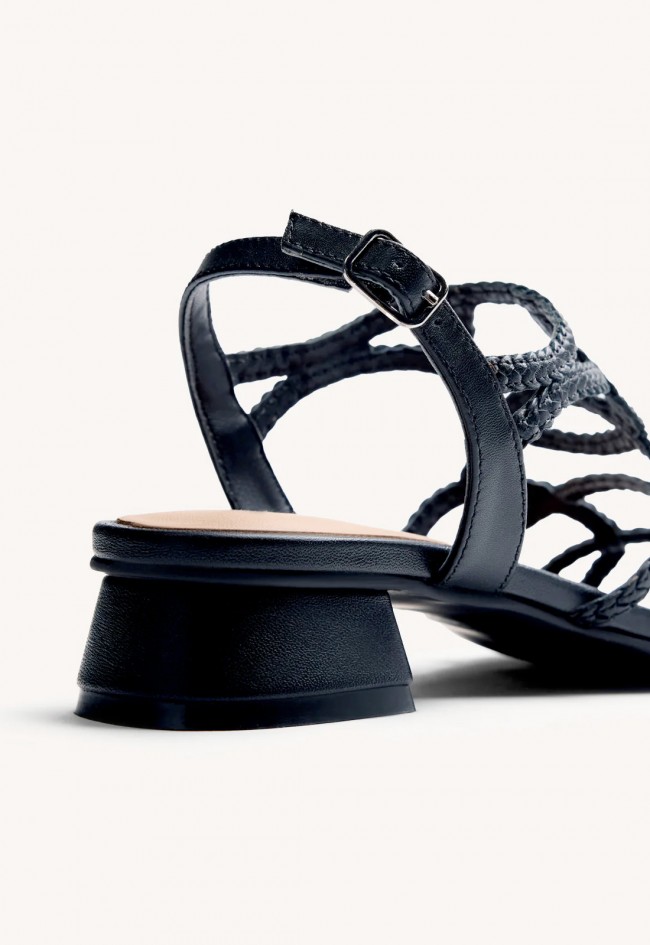 Sandalias negras de piel trenzada Gioseppo Bilice: elegancia cómoda para tus looks impecables