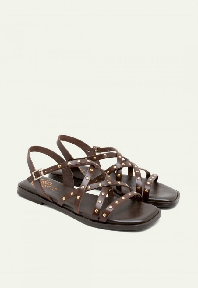 Sandalias planas de piel marrón con tachuelas Porronet Blair: estilo boho chic y comodidad premium