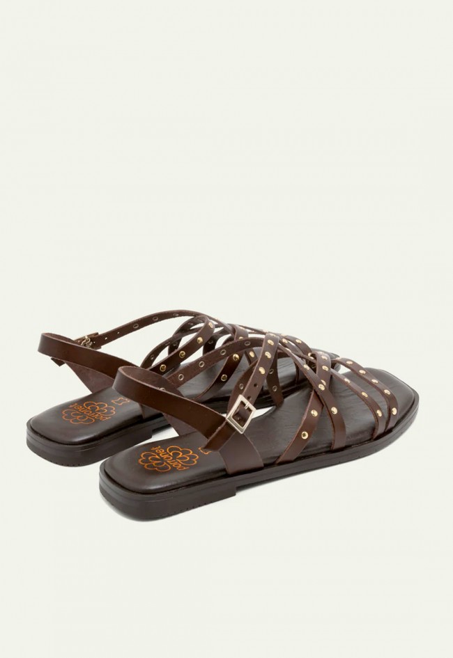 Sandalias planas de piel marrón con tachuelas Porronet Blair: estilo boho chic y comodidad premium