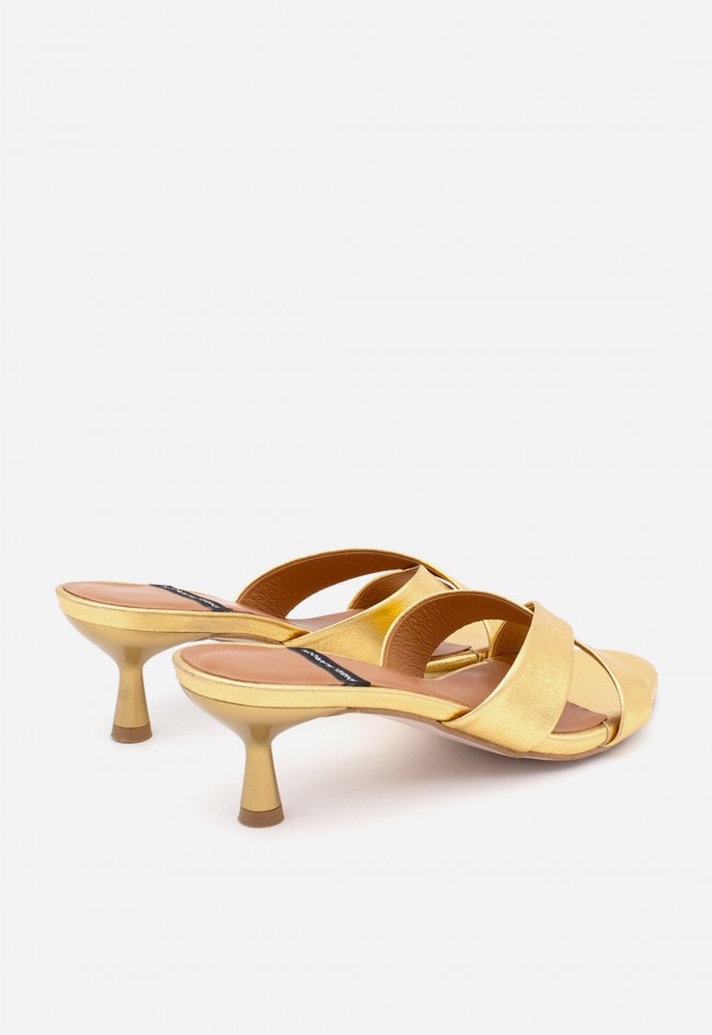 Mules dorados de tacón medio Ángel Alarcón Elodia: elegancia sofisticada y comodidad para cada ocasión