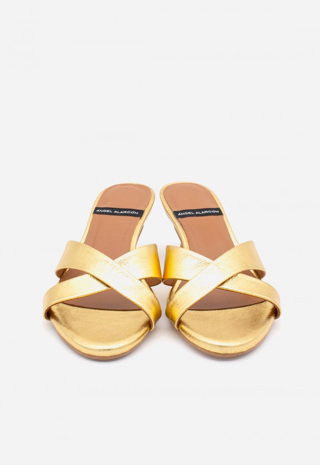 Mules dorados de tacón medio Ángel Alarcón Elodia: elegancia sofisticada y comodidad para cada ocasión