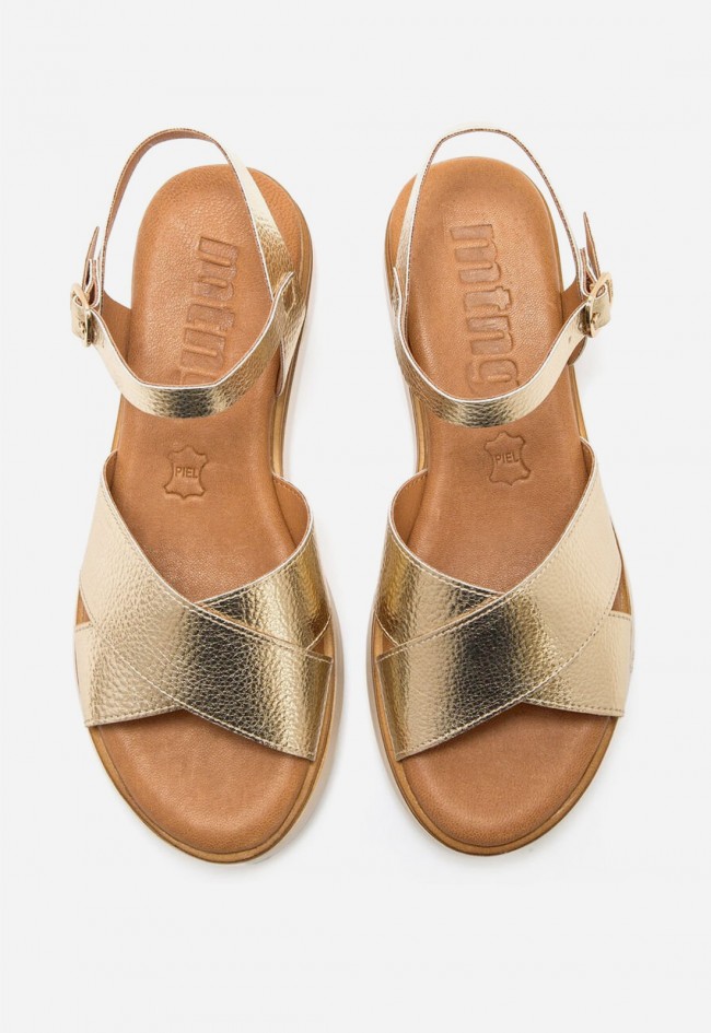 Sandalias de cuña doradas Mustang Daniela: comodidad ligera con estilo para el día a día