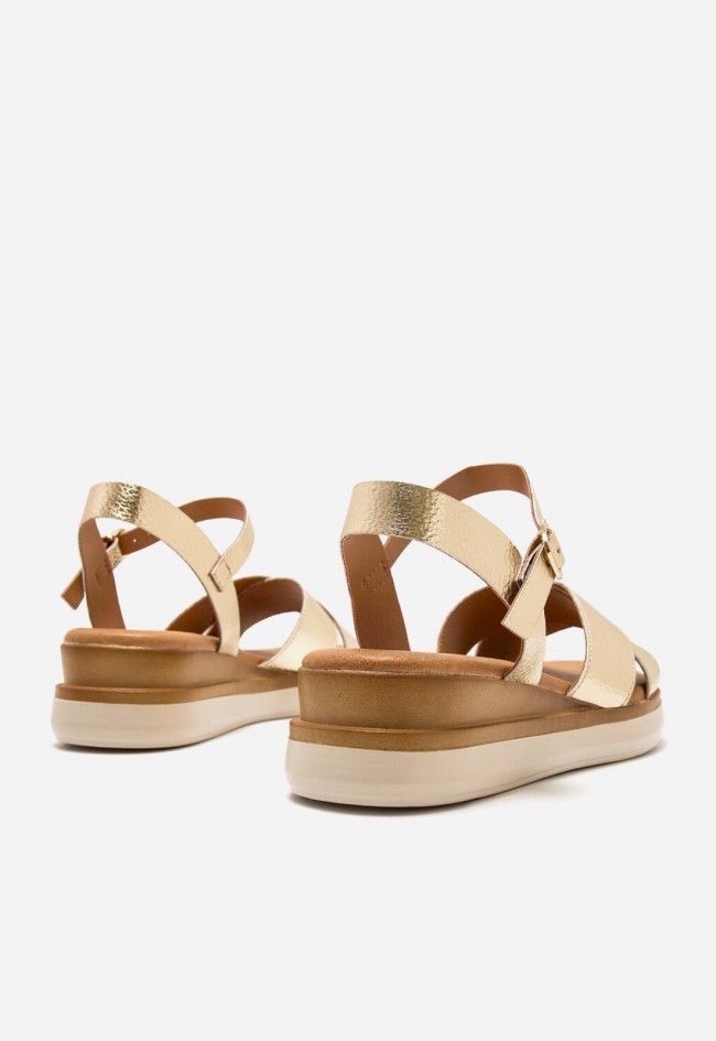 Sandalias de cuña doradas Mustang Daniela: comodidad ligera con estilo para el día a día