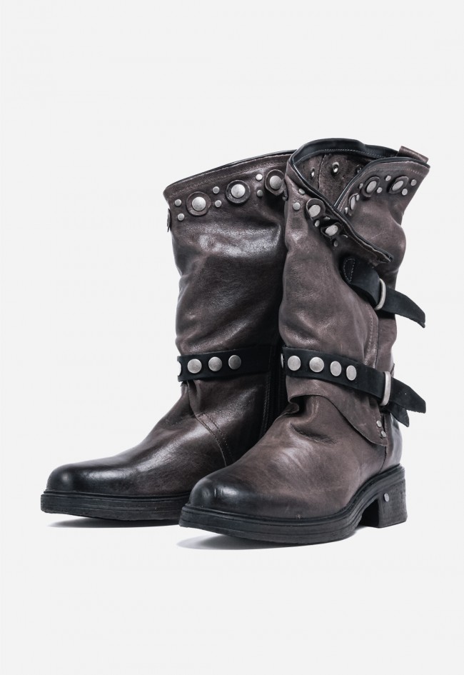 Bota motera mujer piel asfalto con tachuelas y hebillas – estilo rockero urbano GLO venezia 36004