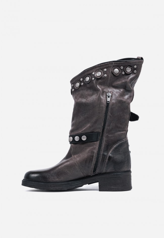 Bota motera mujer piel asfalto con tachuelas y hebillas – estilo rockero urbano GLO venezia 36004