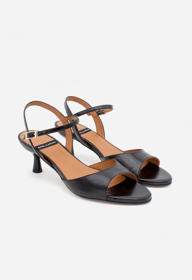 Sandalia mujer negra de piel con pulsera al tobillo Ángel Alarcón ELVIRA – elegante y cómoda