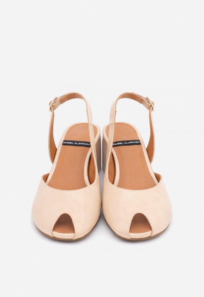 Zapato destalonado beige de mujer Ángel Alarcón 26065 – elegancia luminosa para vestir